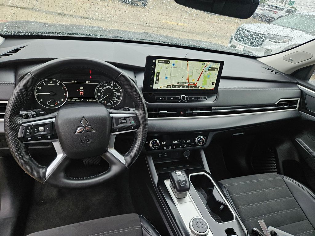 Thumbnail: 2025 Mitsubishi Outlander - 16