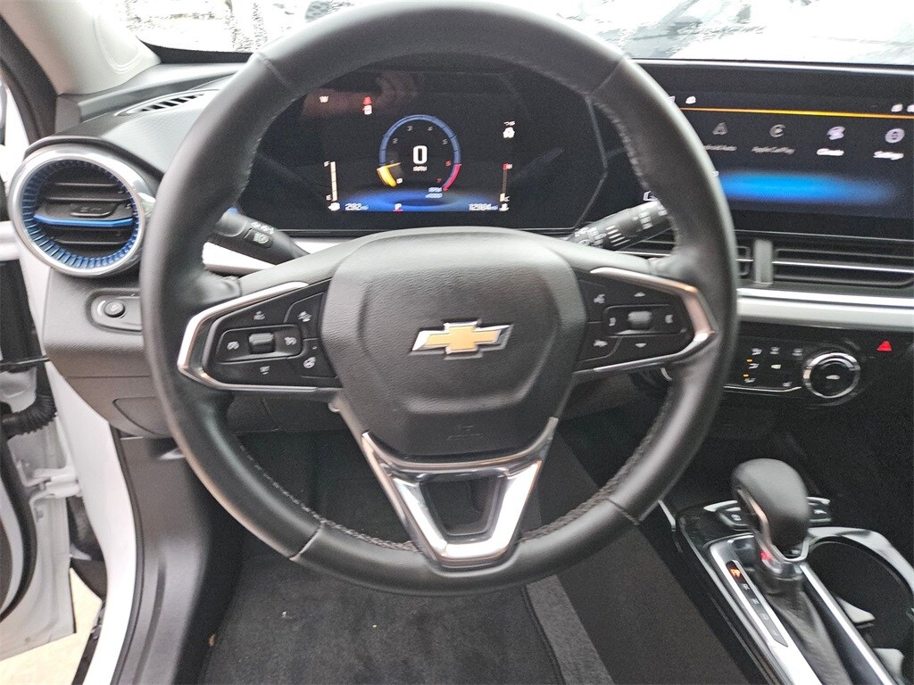 Thumbnail: 2025 Chevrolet Trax - 16