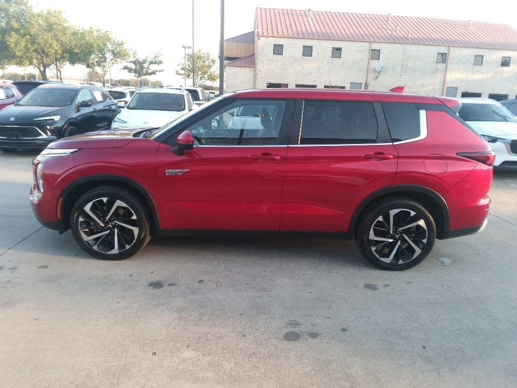 Thumbnail: 2023 Mitsubishi Outlander - 4