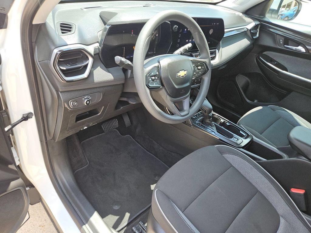 Thumbnail: 2025 Chevrolet TrailBlazer - 15