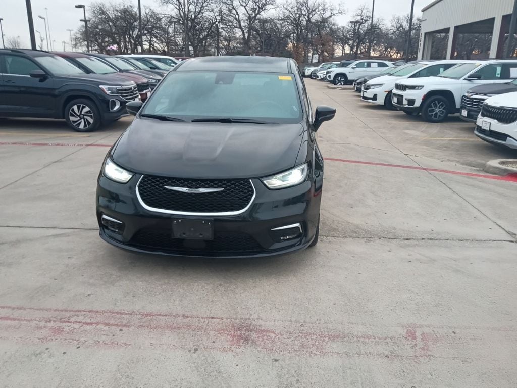 Thumbnail: 2025 Chrysler Pacifica - 1