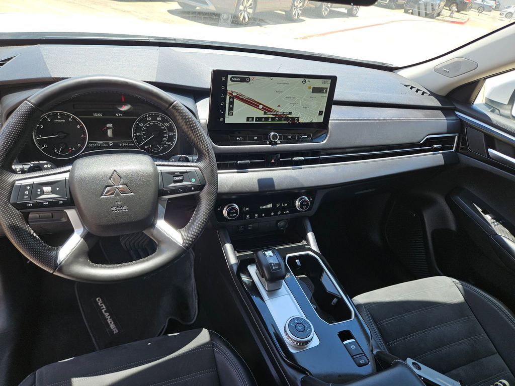 Thumbnail: 2025 Mitsubishi Outlander - 16