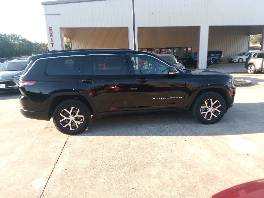 Thumbnail: 2024 Jeep Grand Cherokee L - 4
