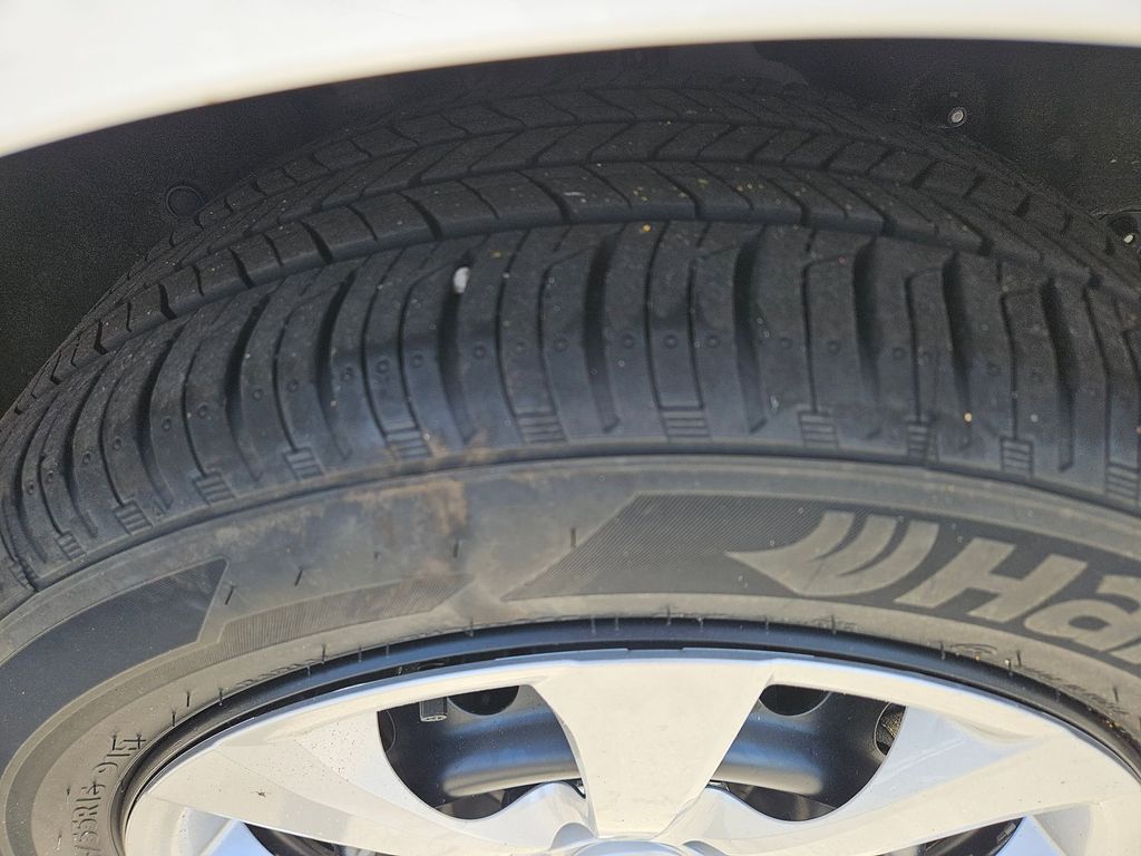 Thumbnail: 2025 Toyota Corolla - 26