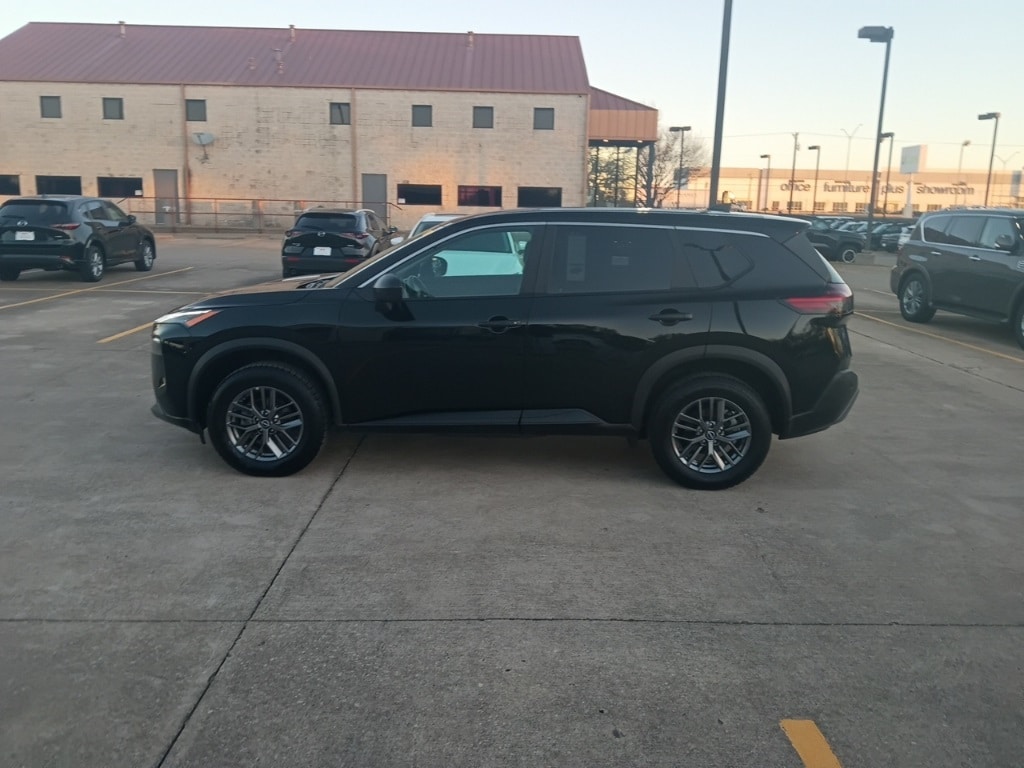 Thumbnail: 2023 Nissan Rogue - 4