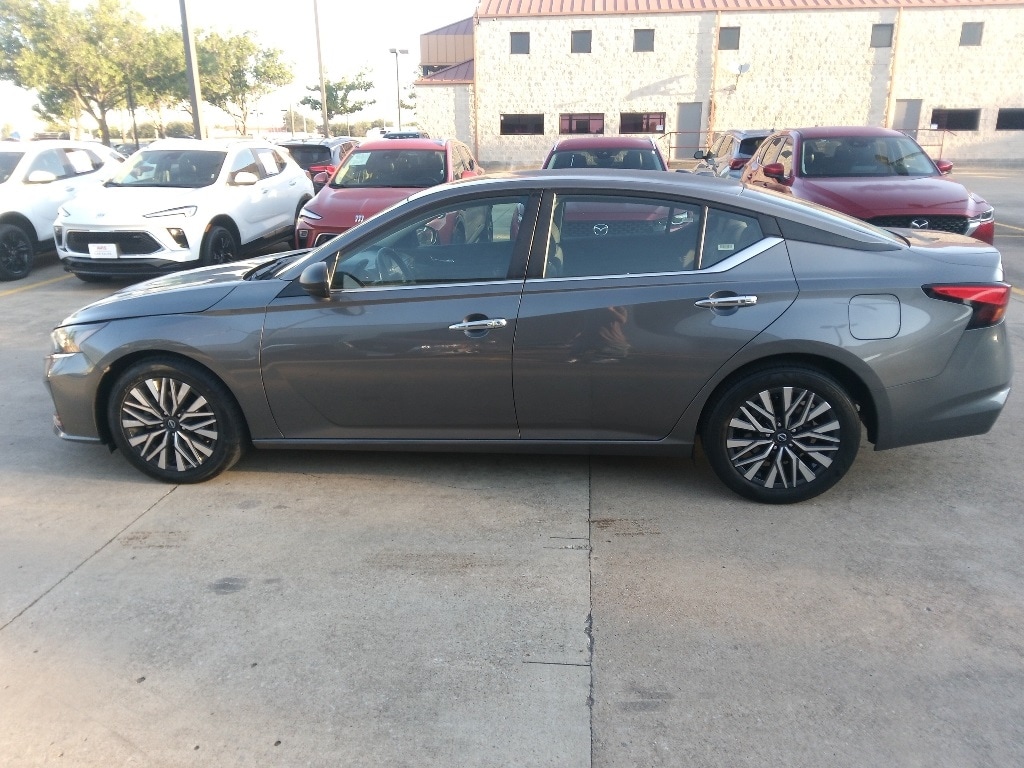 Thumbnail: 2024 Nissan Altima - 8