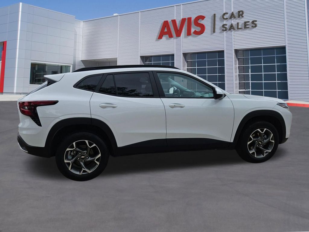 Thumbnail: 2025 Chevrolet Trax - 7