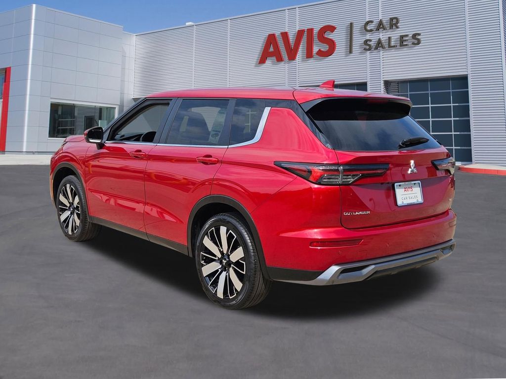 Thumbnail: 2025 Mitsubishi Outlander - 3