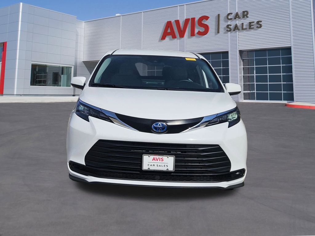 Thumbnail: 2025 Toyota Sienna - 10