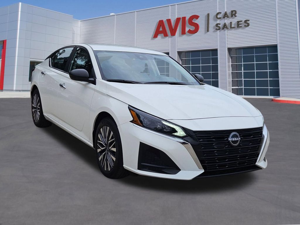 Thumbnail: 2025 Nissan Altima - 7