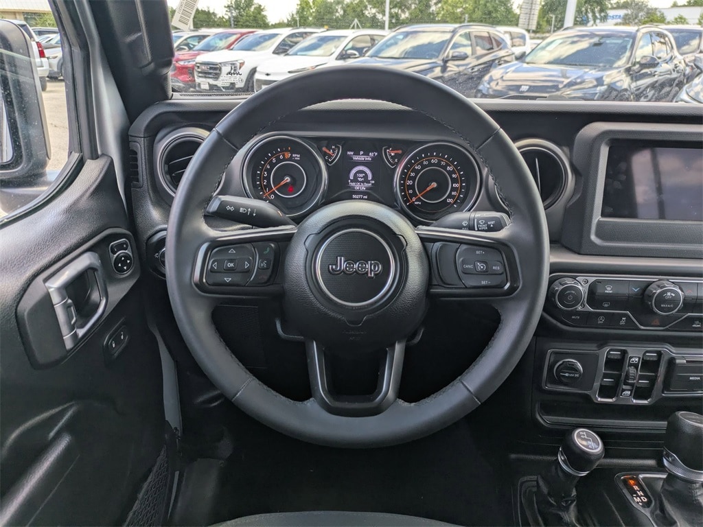 Thumbnail: 2023 Jeep Gladiator - 21
