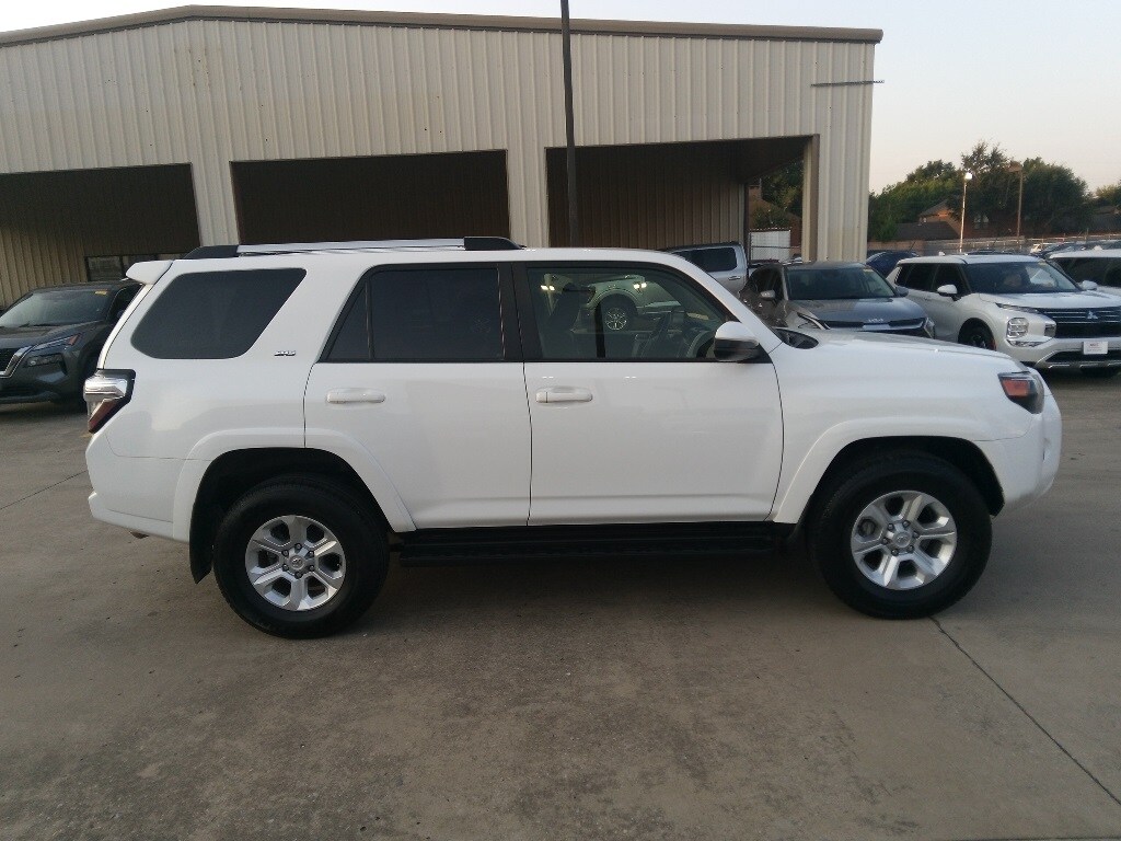 2024 Toyota 4Runner SR5 photo 3