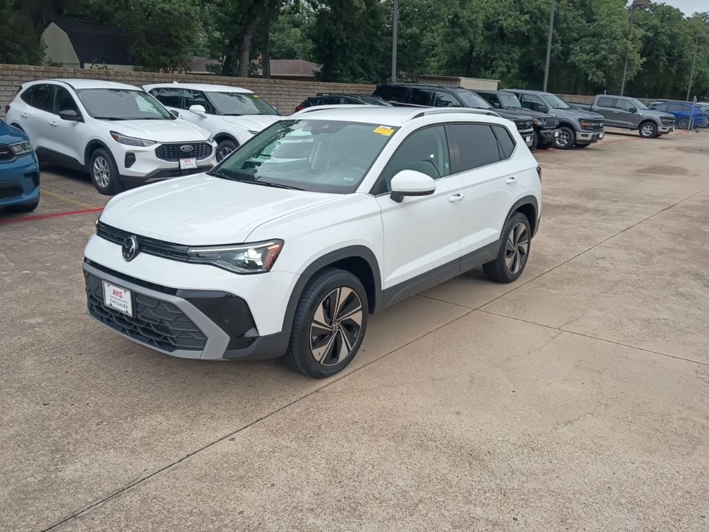 2025 Volkswagen Taos's photo