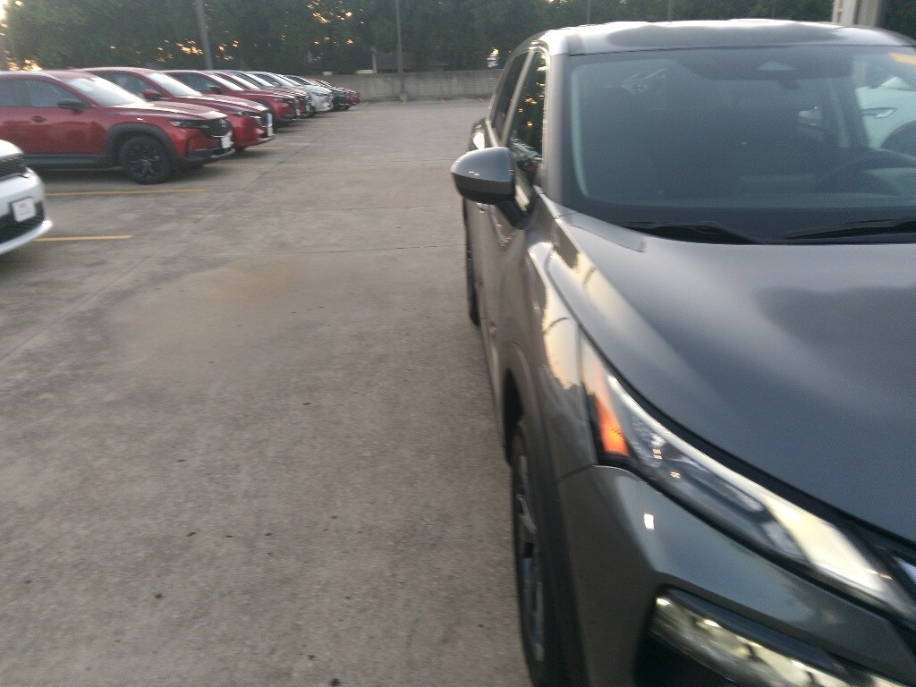 2024 Nissan Rogue SV photo 3