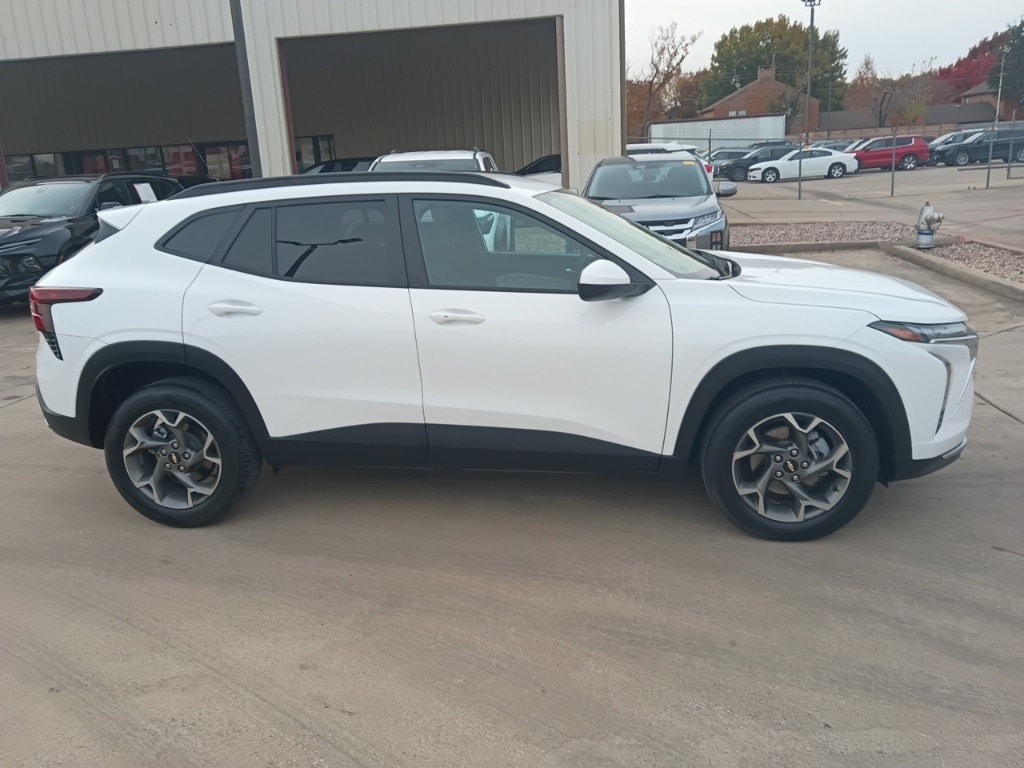 Thumbnail: 2025 Chevrolet Trax - 7