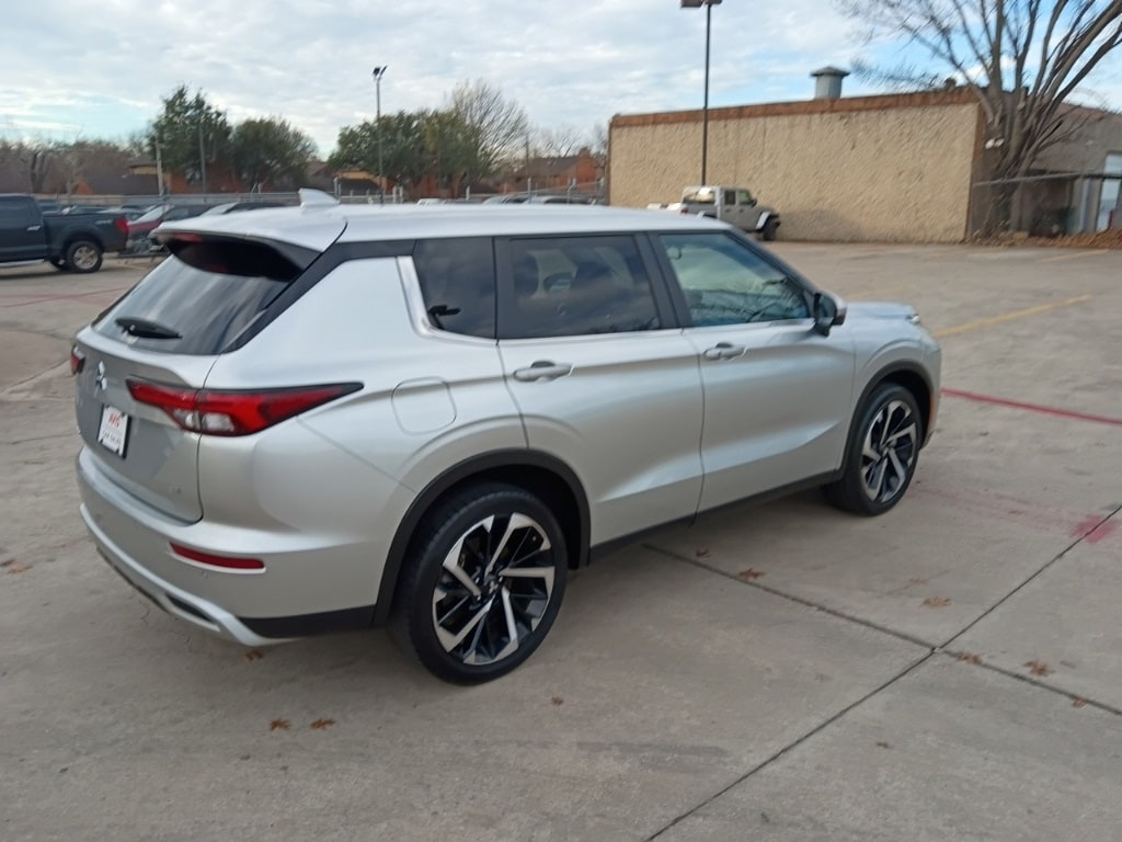 Thumbnail: 2024 Mitsubishi Outlander - 5