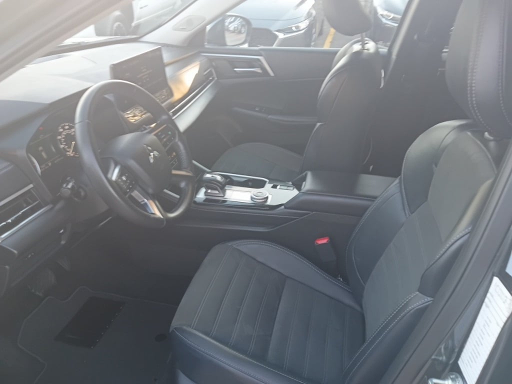 Thumbnail: 2025 Mitsubishi Outlander - 3