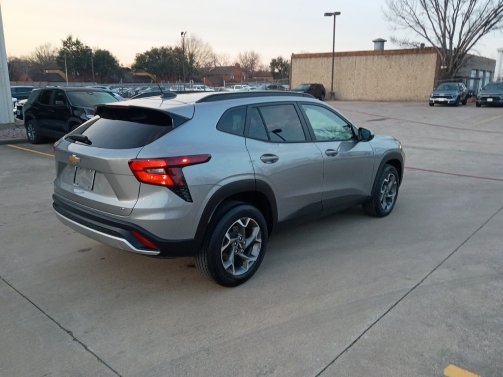 Thumbnail: 2025 Chevrolet Trax - 5