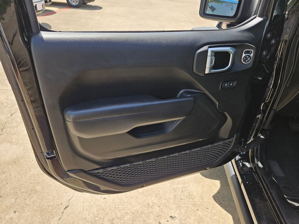 Thumbnail: 2025 Jeep Wrangler - 14