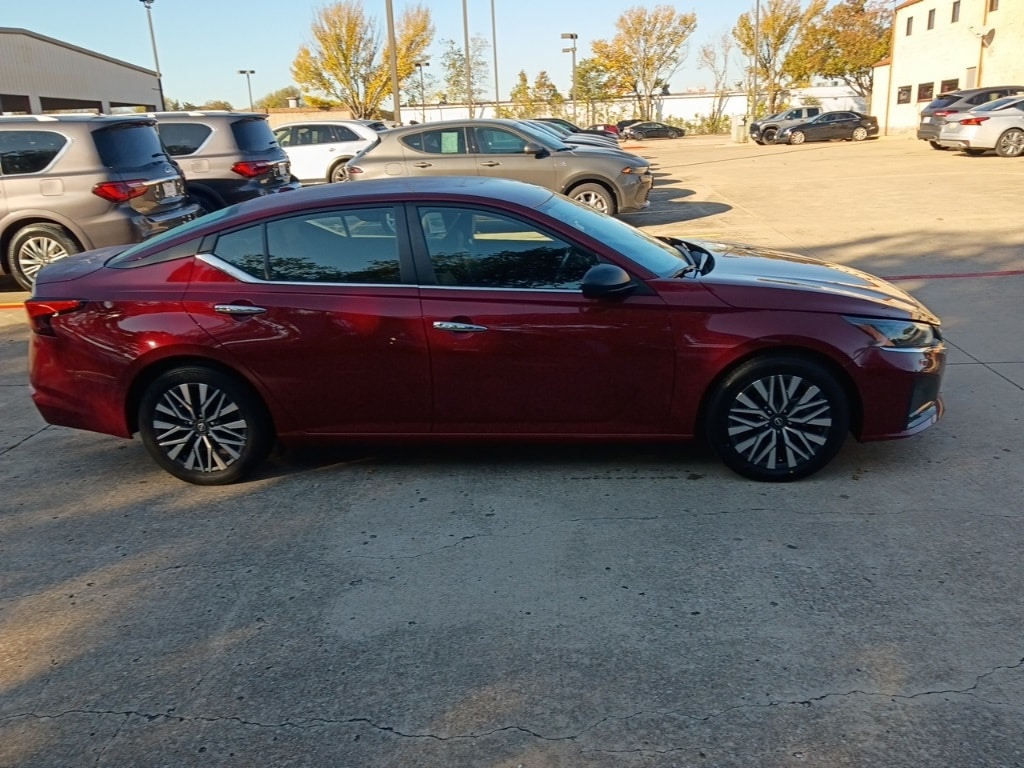 Thumbnail: 2024 Nissan Altima - 3