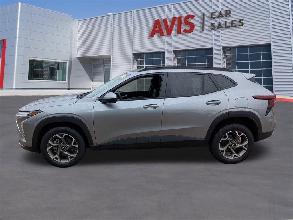 Thumbnail: 2025 Chevrolet Trax - 2