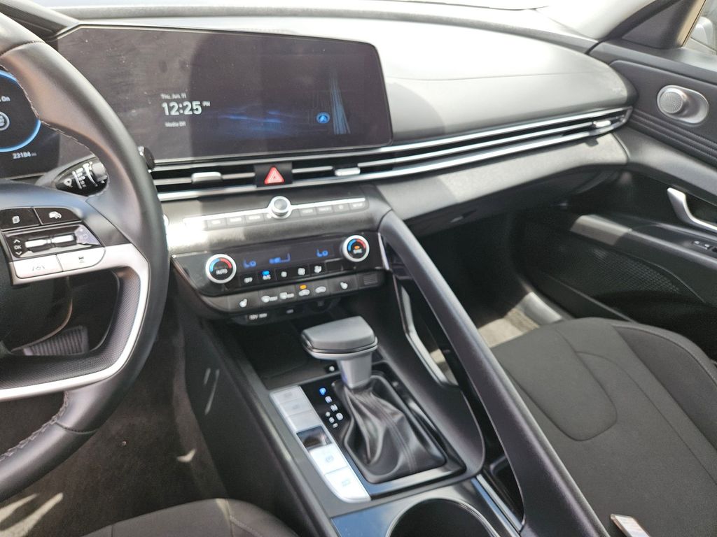 Thumbnail: 2025 Hyundai Elantra - 20