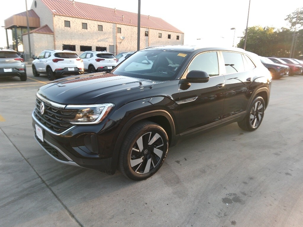 Certified 2025 Volkswagen Atlas Cross Sport 2.0T SE w/Technology SUV