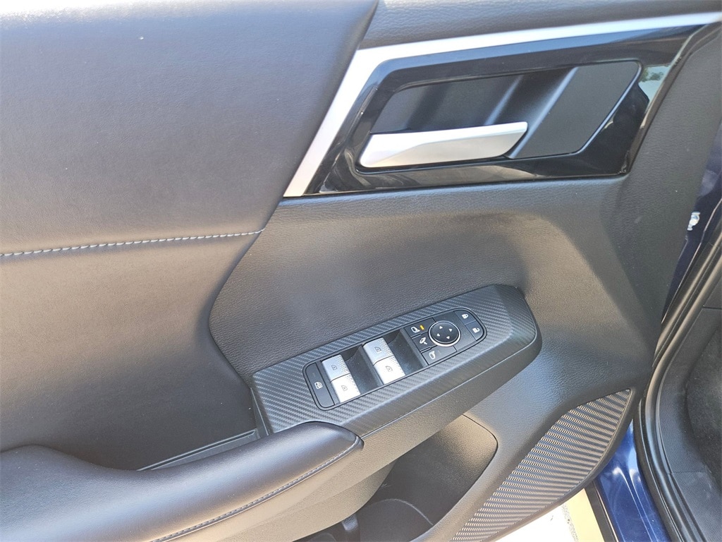 Thumbnail: 2023 Mitsubishi Outlander - 13