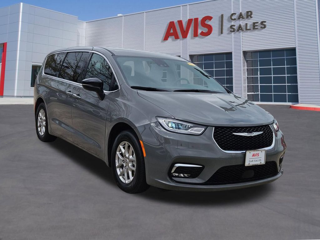 Thumbnail: 2025 Chrysler Pacifica - 9