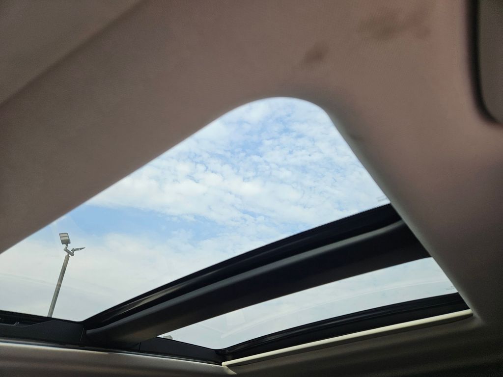 Thumbnail: 2025 Mazda CX-50 - 23