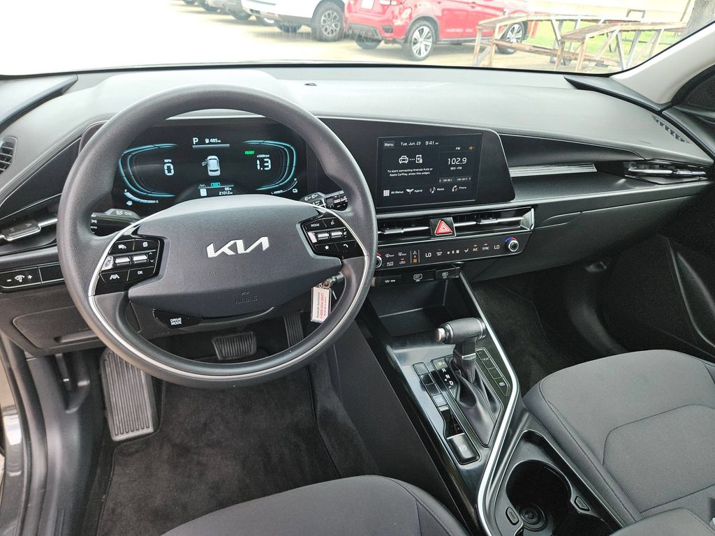 Thumbnail: 2025 Kia Niro - 16