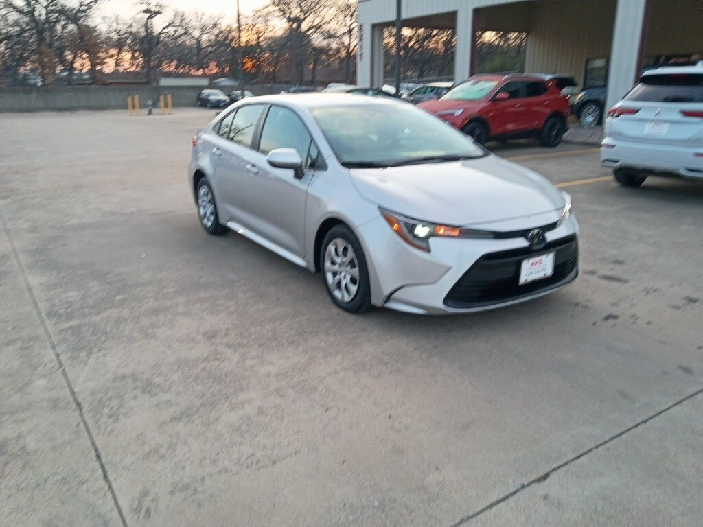 Thumbnail: 2024 Toyota Corolla - 3