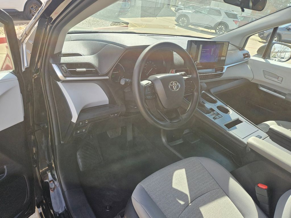 Thumbnail: 2025 Toyota Sienna - 13