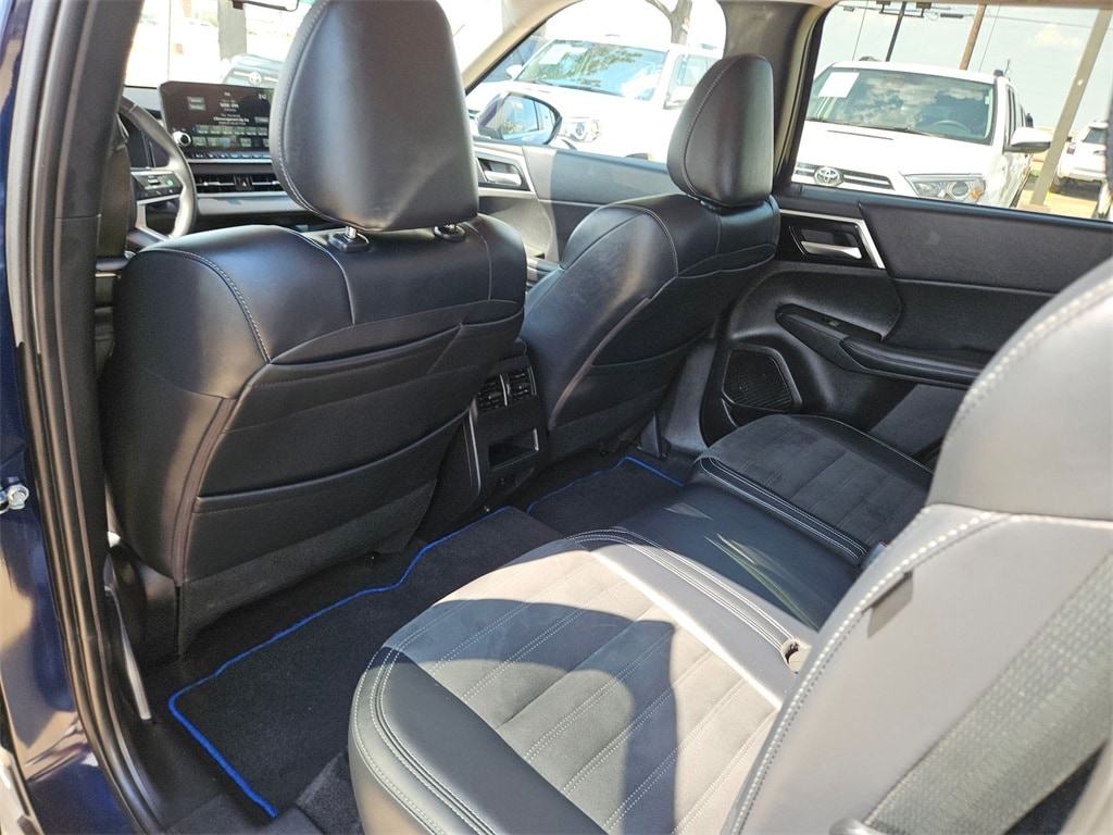 Thumbnail: 2023 Mitsubishi Outlander - 25