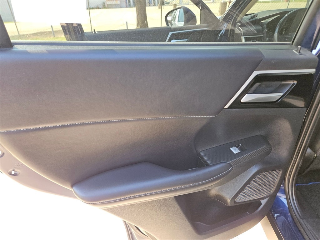 Thumbnail: 2023 Mitsubishi Outlander - 26