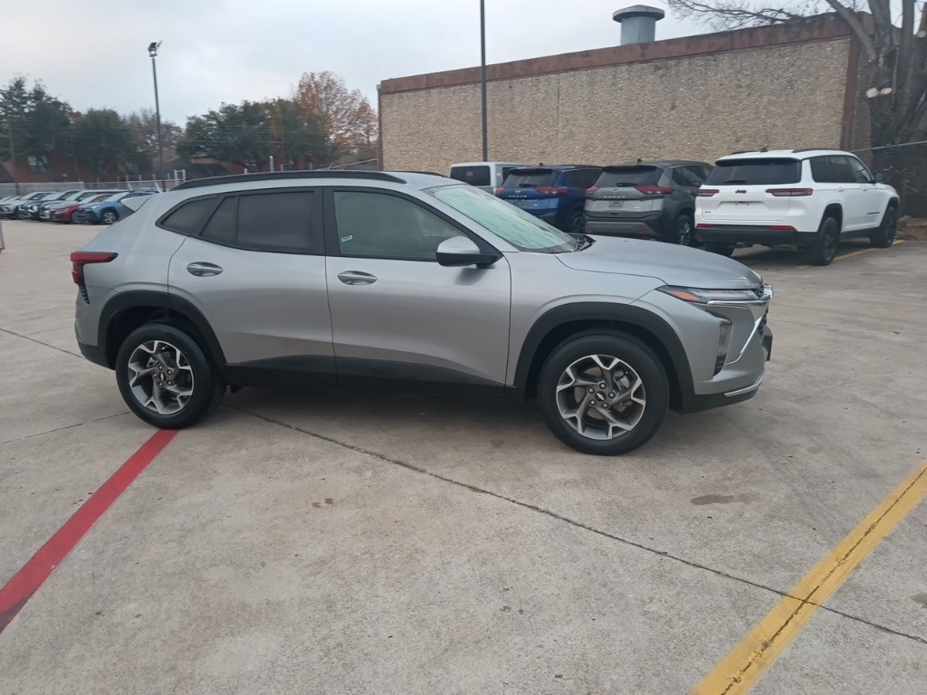 Thumbnail: 2025 Chevrolet Trax - 7