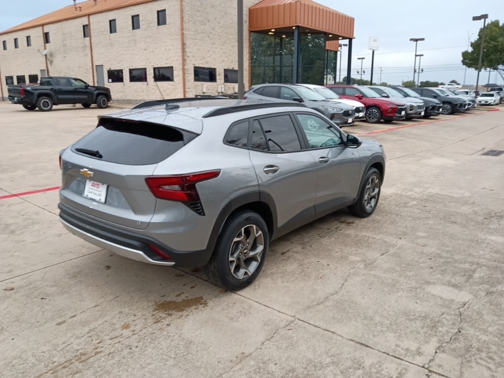 Thumbnail: 2025 Chevrolet Trax - 9