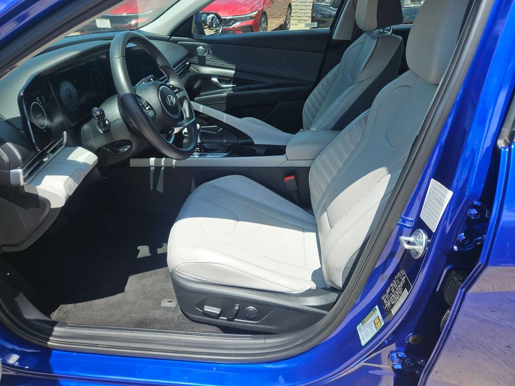 Thumbnail: 2025 Hyundai Elantra - 11