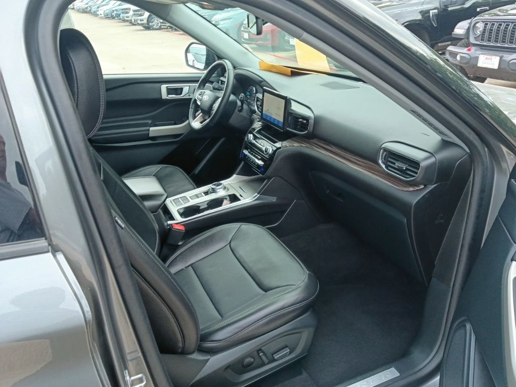 Thumbnail: 2024 Ford Explorer - 8