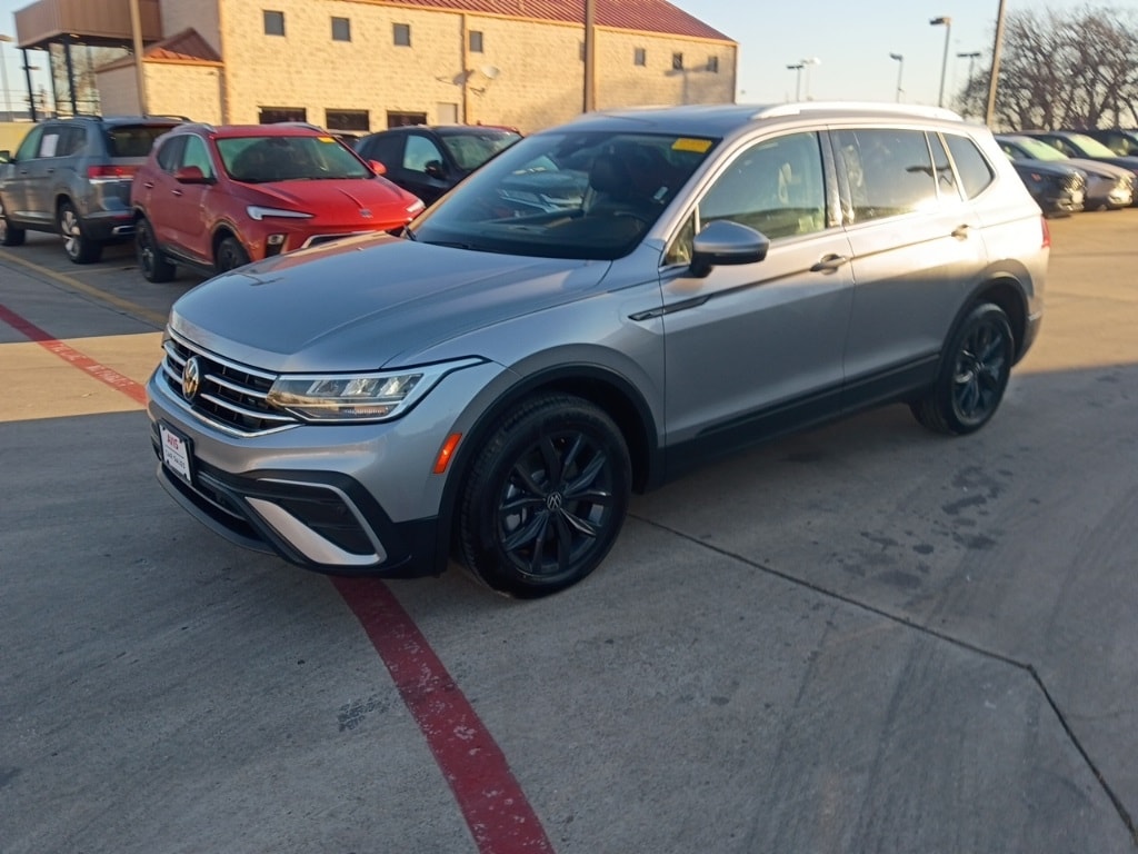 Thumbnail: 2024 Volkswagen Tiguan - 1
