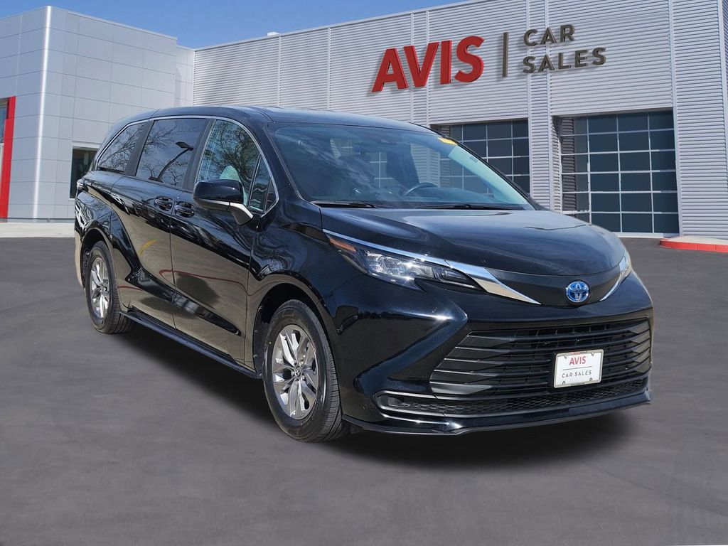 Thumbnail: 2025 Toyota Sienna - 9