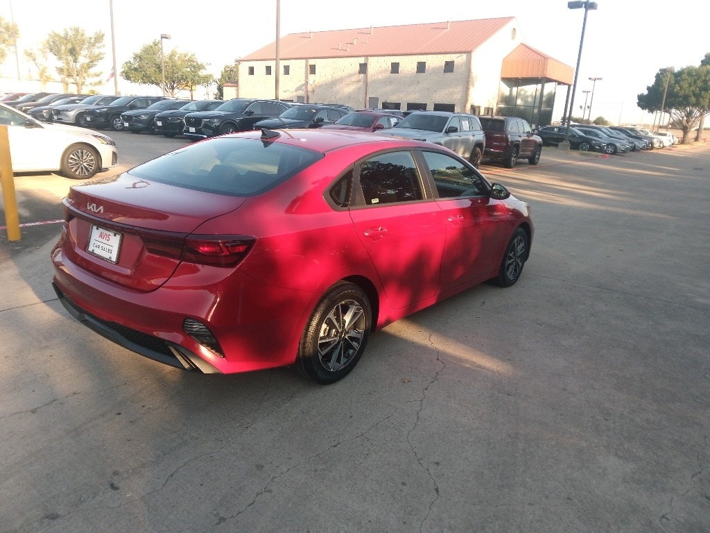 Thumbnail: 2024 Kia Forte - 4