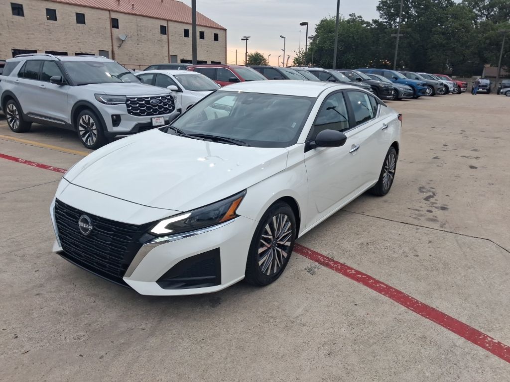 2025 Nissan Altima's photo