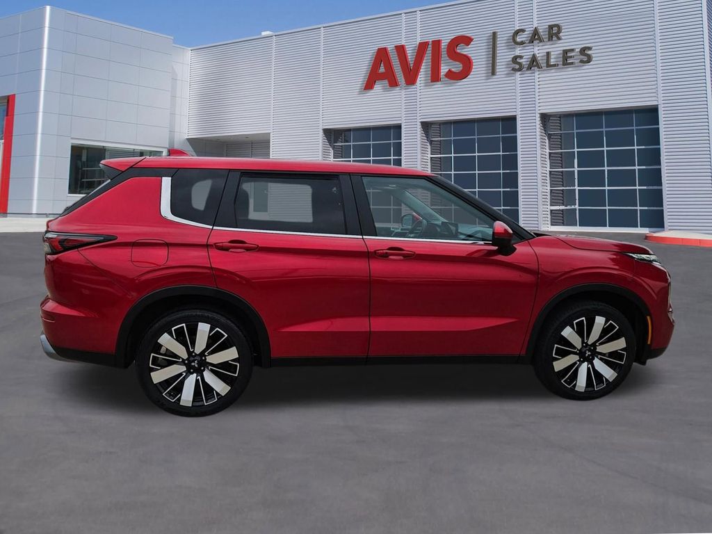 Thumbnail: 2025 Mitsubishi Outlander - 7