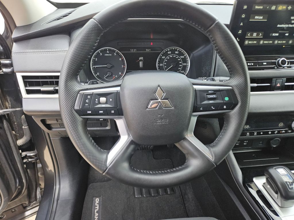Thumbnail: 2025 Mitsubishi Outlander - 18
