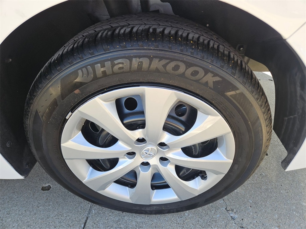 Thumbnail: 2025 Toyota Corolla - 25