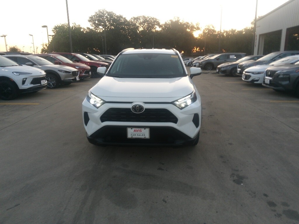 2025 Toyota RAV4 Hybrid XLE photo 2