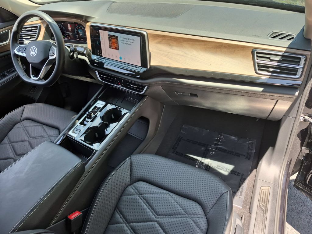 2025 Volkswagen Atlas SE w/Tech - Photo 32