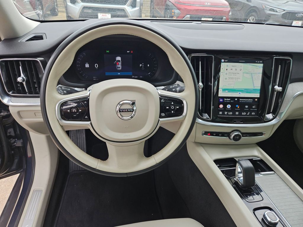 Thumbnail: 2025 Volvo S60 - 17