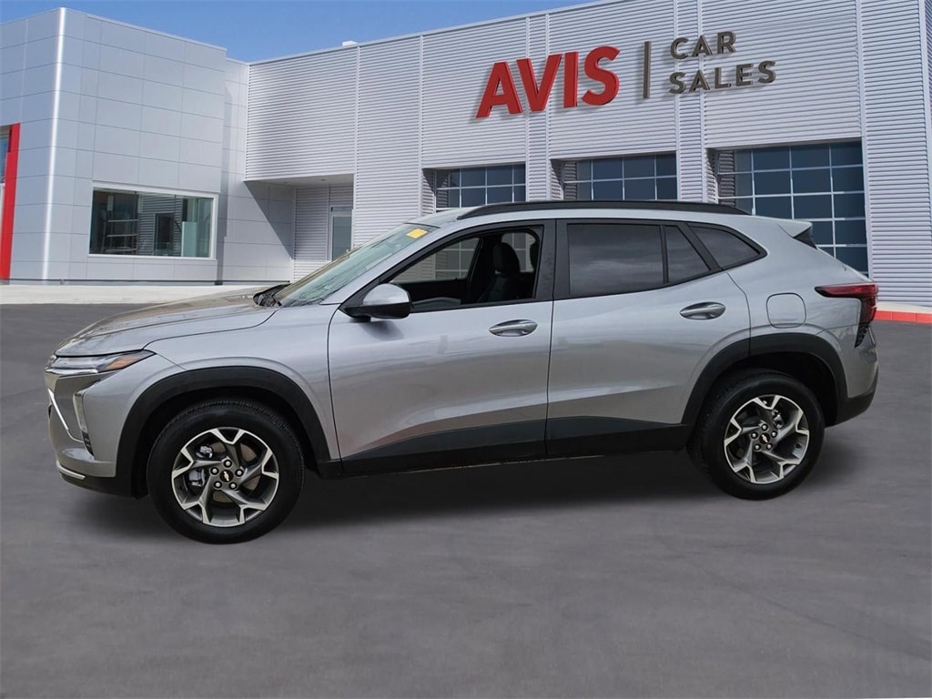 Thumbnail: 2025 Chevrolet Trax - 2